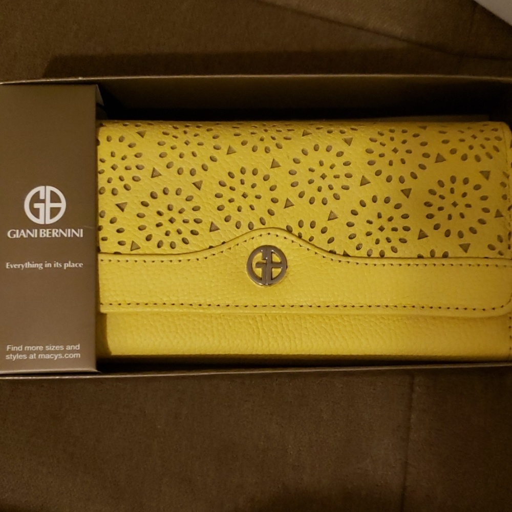 Brand New Giani Bernini Wallet!